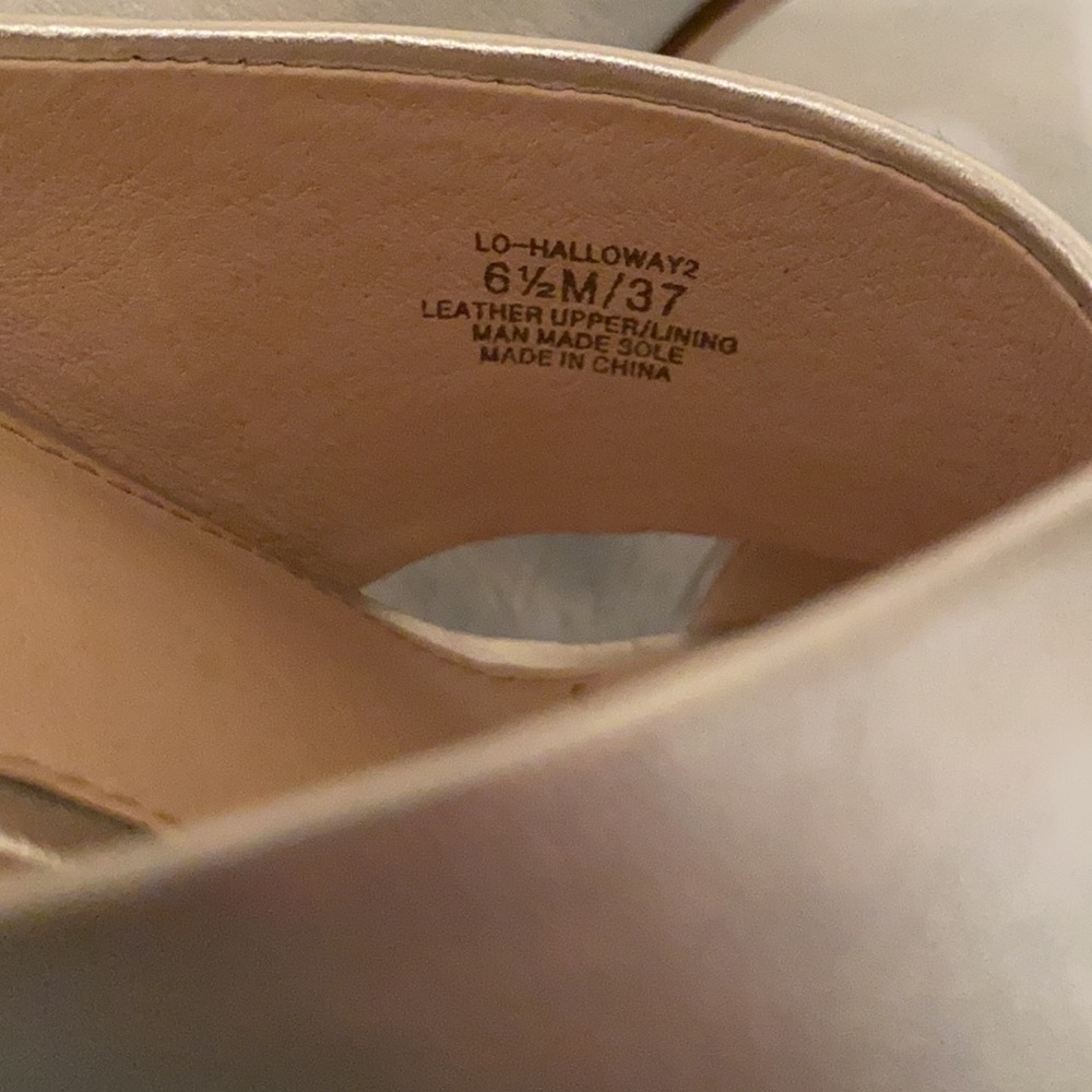NWOT Louise et Cie women’s silver mule slide heels - Picture 4 of 6